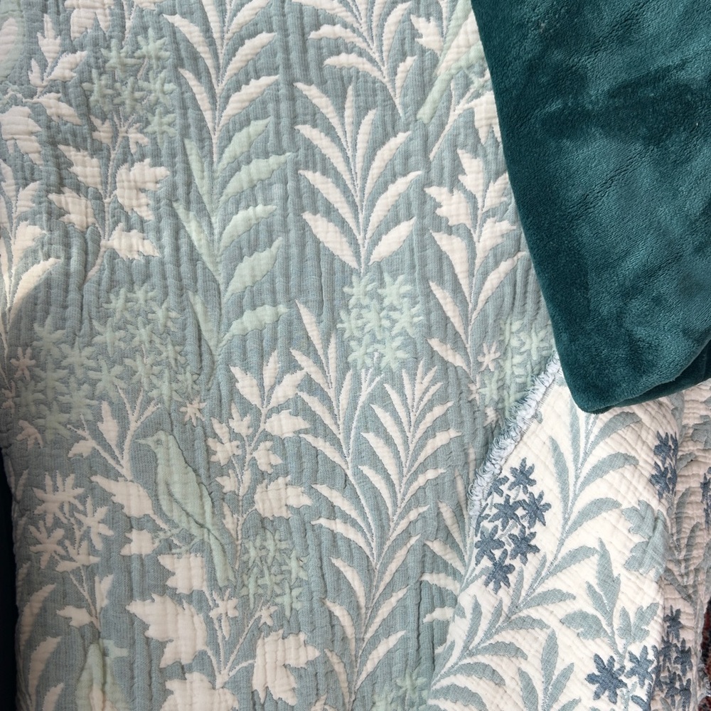 Quilted 100% Organic Cotton Bedspread KING Luxury Birds in Spring New With Tags - Picture 6 of 15